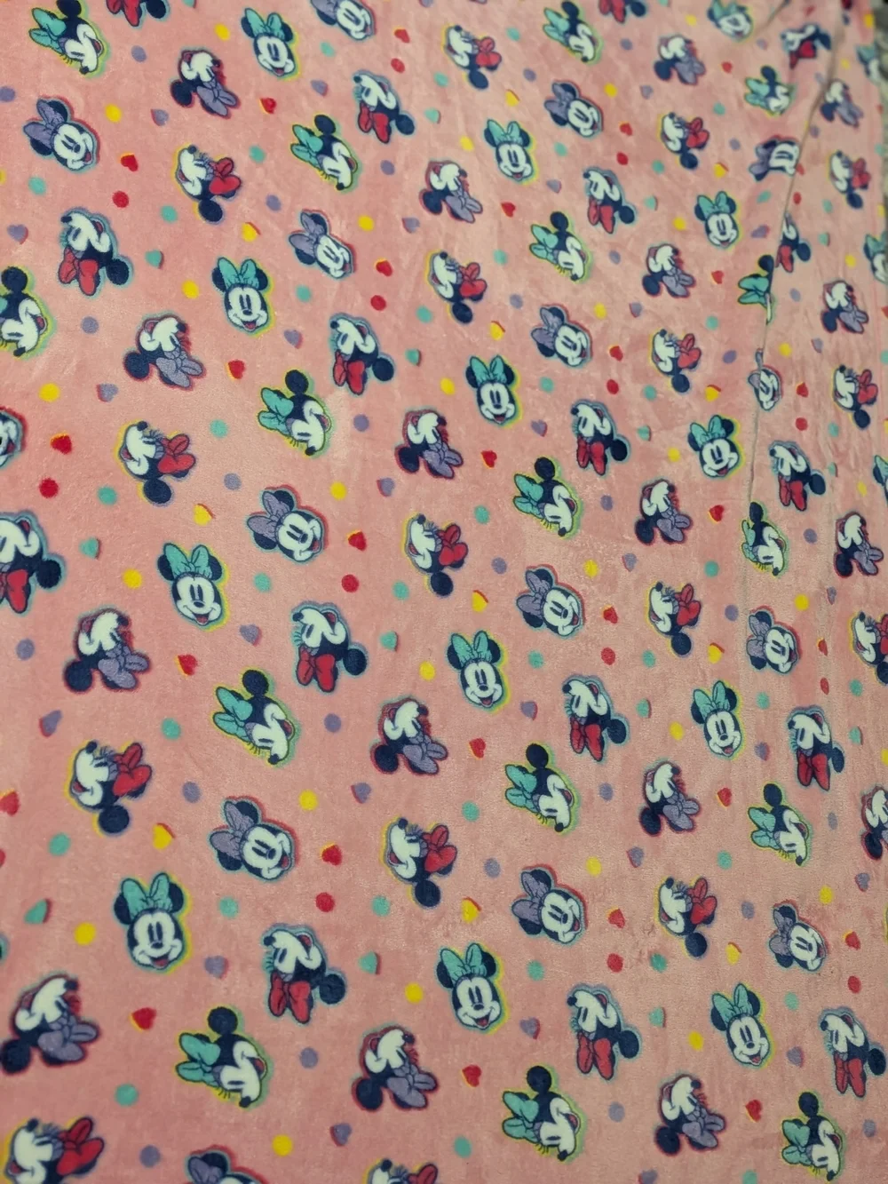 The Big One Oversized Plush Minnie Mouse Bow Throw Blanket, 5ft x 6 ft EUC Soft
